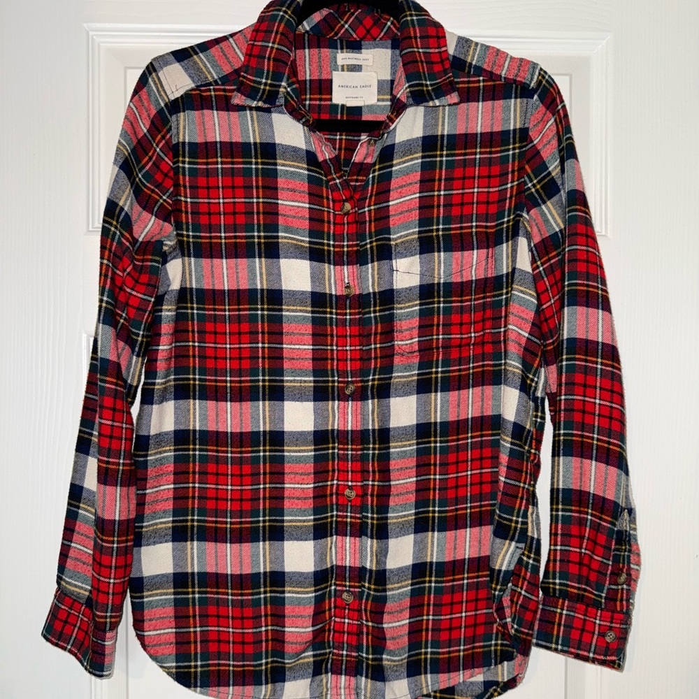American Eagle Outfitters Long Sleeve Button-Down Plaid Shirt